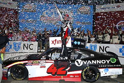 Alex Bowman logra en Charlotte su primera victoria en Xfinity