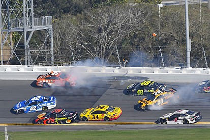 Daytona 500: Wreck ends Stage 1 with Kurt Busch out front