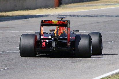 Pirelli нужно больше прижимной силы на тестах новых сликов