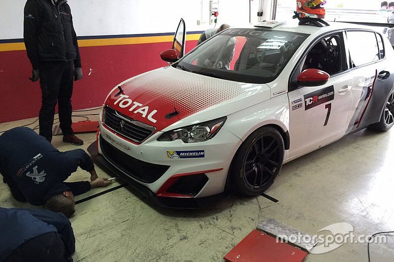 Ai test di Valencia c'è anche la Peugeot 308 Racing Cup TCR!