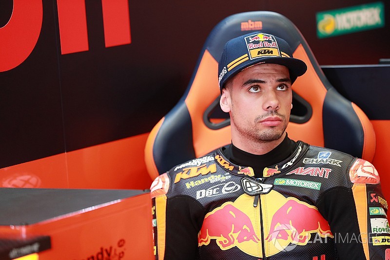 Oliveira secures MotoGP promotion with Tech 3 KTM