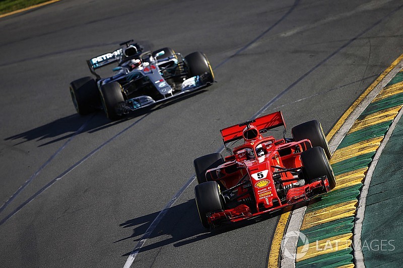Hamilton no pudo atacar a Vettel por ir limitado con el motor