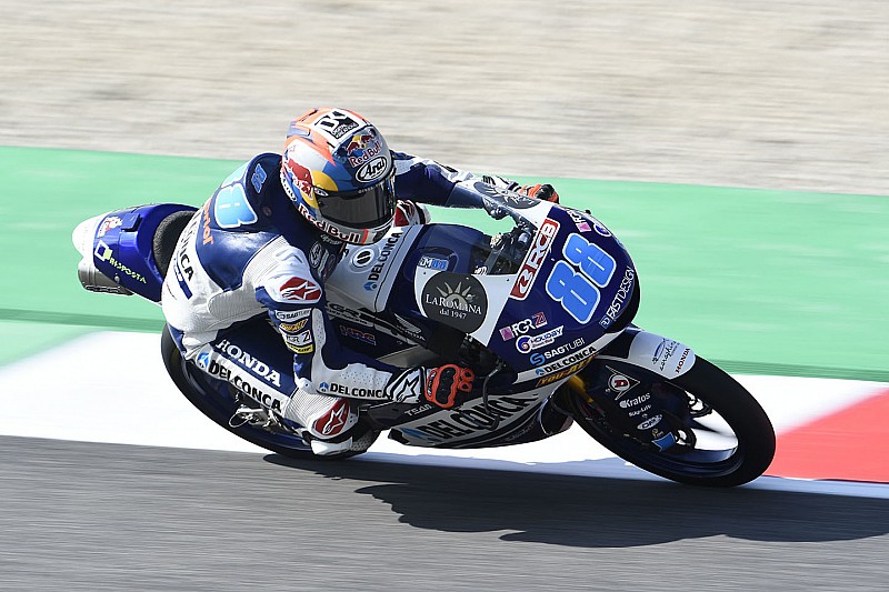 Martín se lleva una apretadísima victoria en Mugello