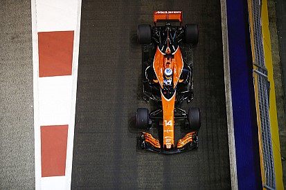 Alonso szerződést hosszabbít, de a feltételeket ő diktálja