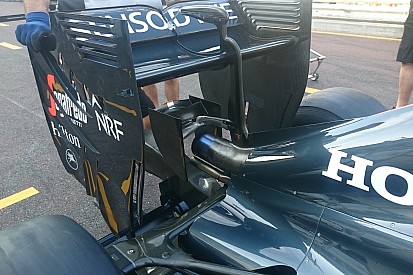 Технічний брифінг: «Сідало мавпи» McLaren MP4-31