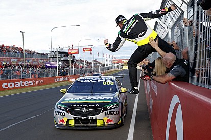 Bathurst 1000: Lowndes/Richards win, cramps deny Reynolds