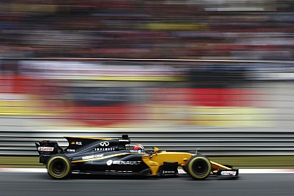 Инженеры Renault нашли причины падения гоночного темпа RS17