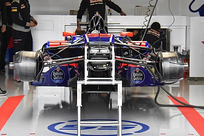 FIA 'güvensiz' araç nedeniyle Toro Rosso'yu çağırıyor