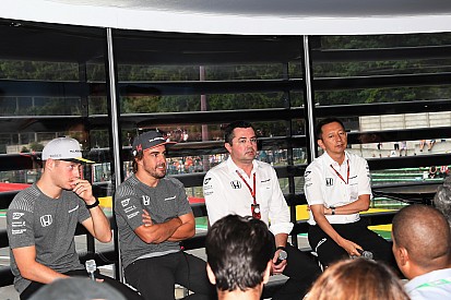 Boullier sobre el futuro de Alonso: "Tenemos un plan B"