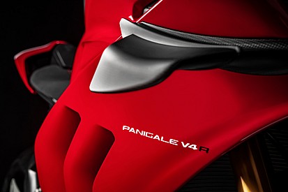Anche la SBK mette le ali: appendici aerodinamiche permesse se omologate sulle moto stradali
