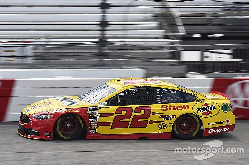 Logano gana en Richmond con un doblete de Penske