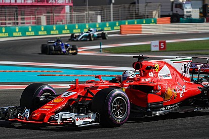 Vettel: kéne egy kapcsoló, amivel zenét lehet hallgatni a kocsiban!