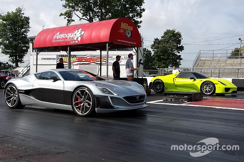 Video: Kan de bloedsnelle Porsche 918 Spyder een elektrische supercar kloppen?