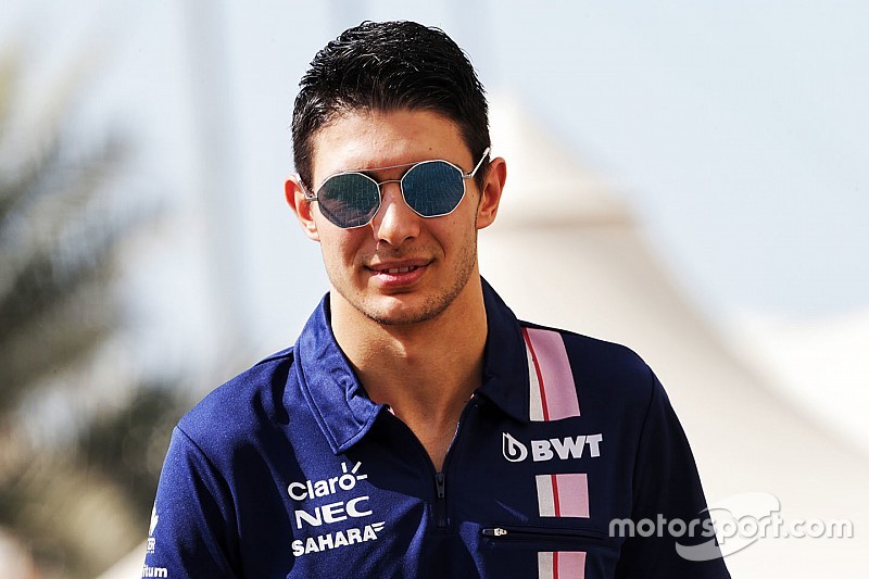 Según Force India, Ocon es tan bueno como Verstappen