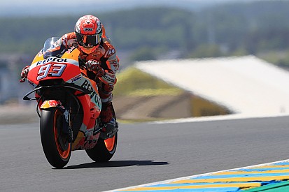 Márquez aproveita erros de rivais e vence 3ª seguida