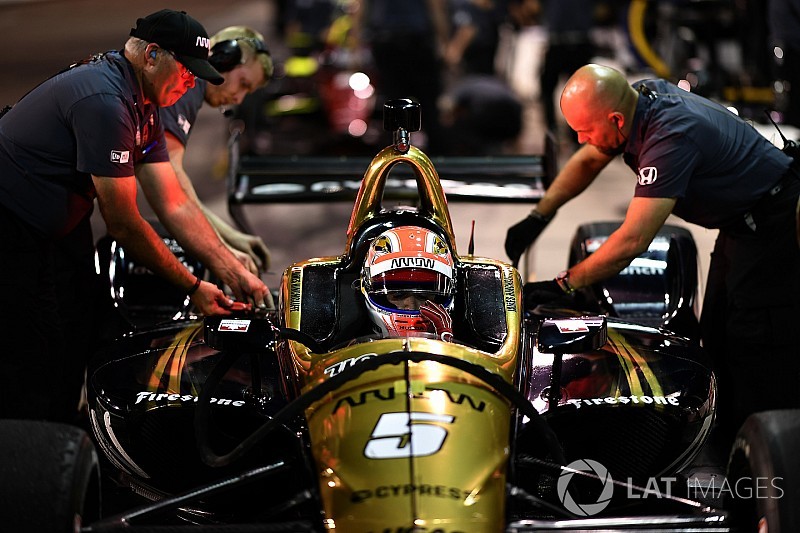 Schmidt Peterson hunting for Hinchcliffe’s oval car issues
