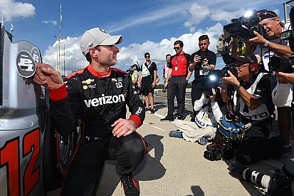 Power supera a Castroneves y logra la pole