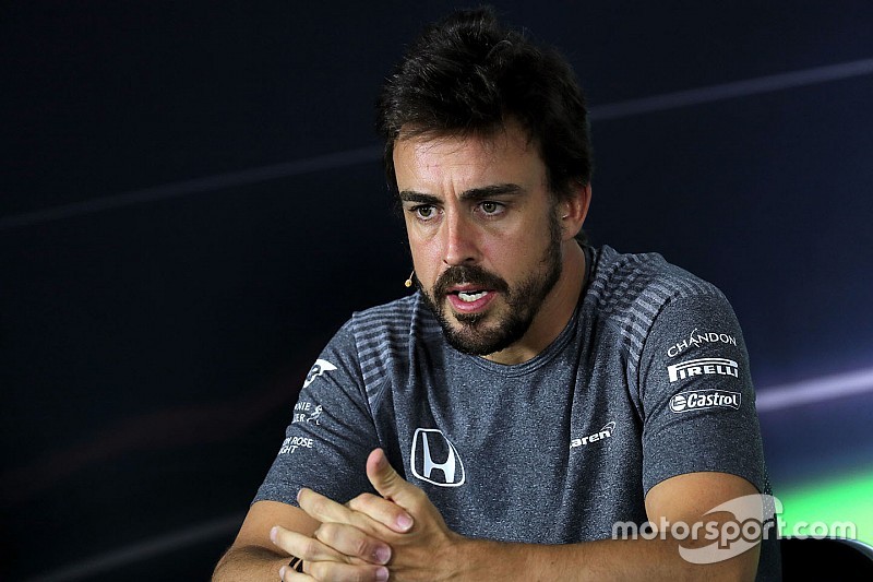 【F1】アロンソ、チームの反応の悪さに苛立ち。「慈善事業じゃない!」