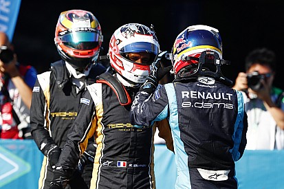 VIDEO: Graban acalorada discusión entre Buemi y Abt