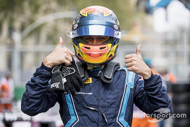 Albon vence corrida caótica em Baku; Sette Câmara é 4º