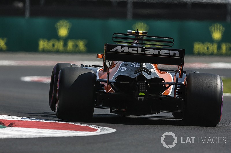 McLaren, Renault motorunu 2018 aracına adapte etmeye çalışıyor