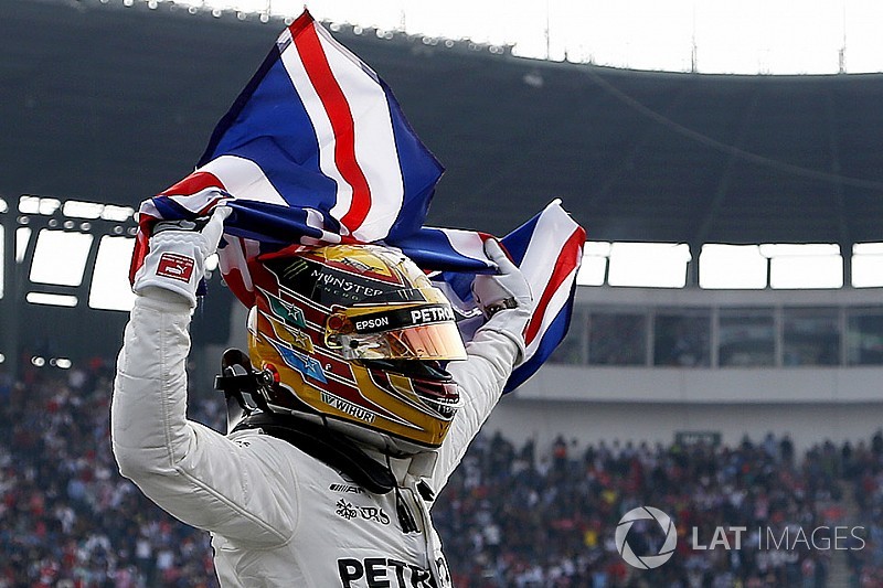 Hamilton sofre, mas leva tetra no México; Verstappen vence