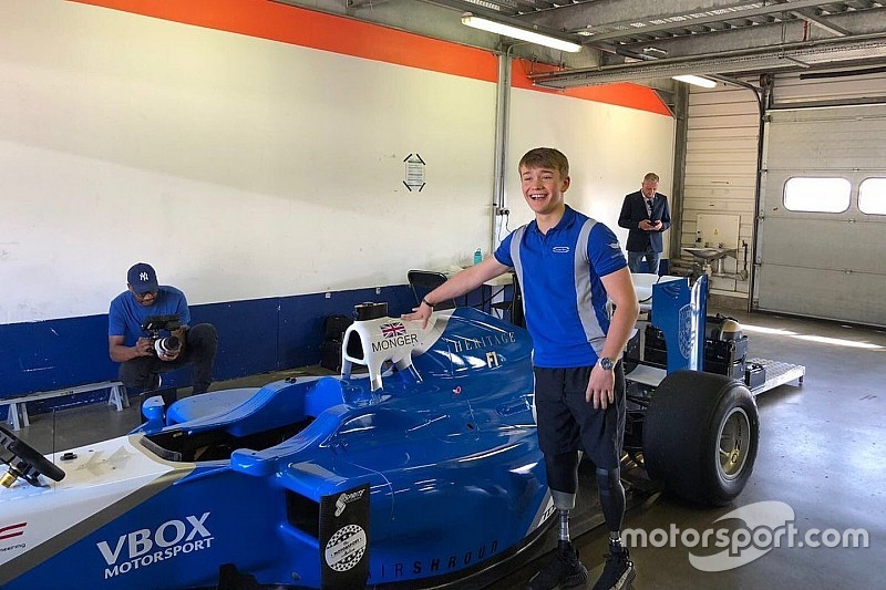 Pembalap tunadaksa Billy Monger jajal mobil F1