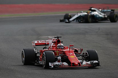 Hamilton: Tim unggulan F1 2017 bukan Mercedes, tapi Ferrari