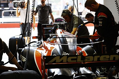 Відео: реакція персоналу McLaren Ф1 на перший запуск двигуна Renault