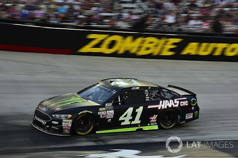 Kurt Busch celebró inspirado sus 600 arranques en la Cup