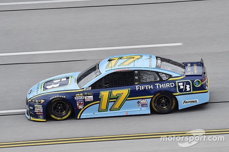 Stenhouse logra la pole para Talladega y Suárez será séptimo