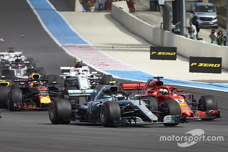 Diretor de prova da F1 defende punição a Vettel após batida