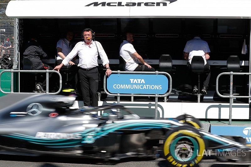 Hamilton komoly idővel nyitott az élen Ausztráliában, gondok a McLarennél
