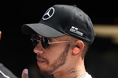 Hamilton teljesen bezsongott Fortnite közben