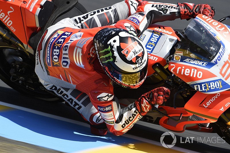 Lorenzo: “No sé con quién habla Dovizioso de sus compañeros ni me interesa”