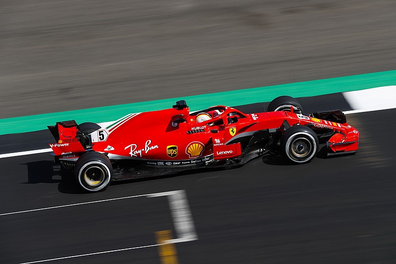 Vettel, Mercedes'in Silverstone'daki