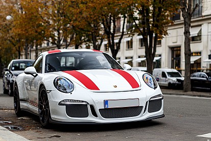Photos - Une Porsche 911 R à Paris