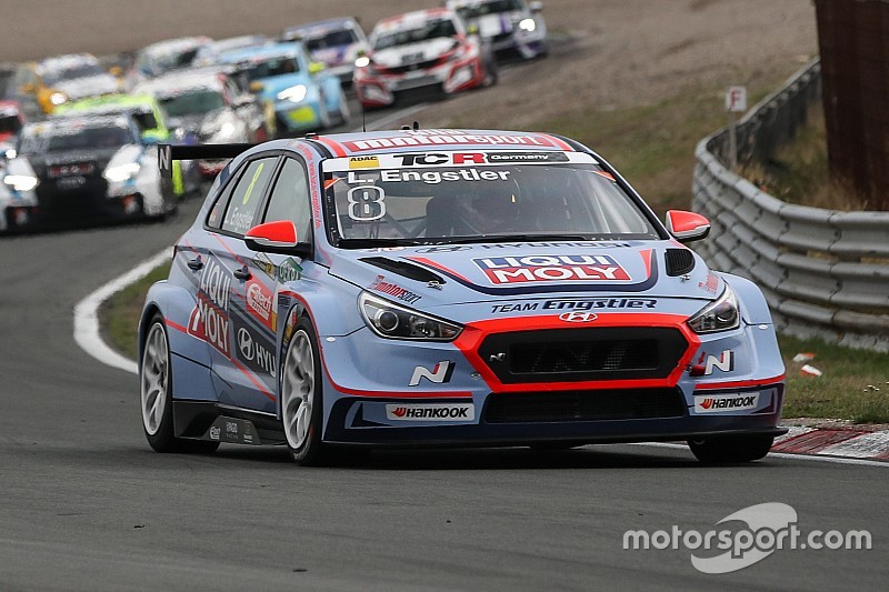 Prima pole position con la Hyundai per Luca Engstler al Sachsenring