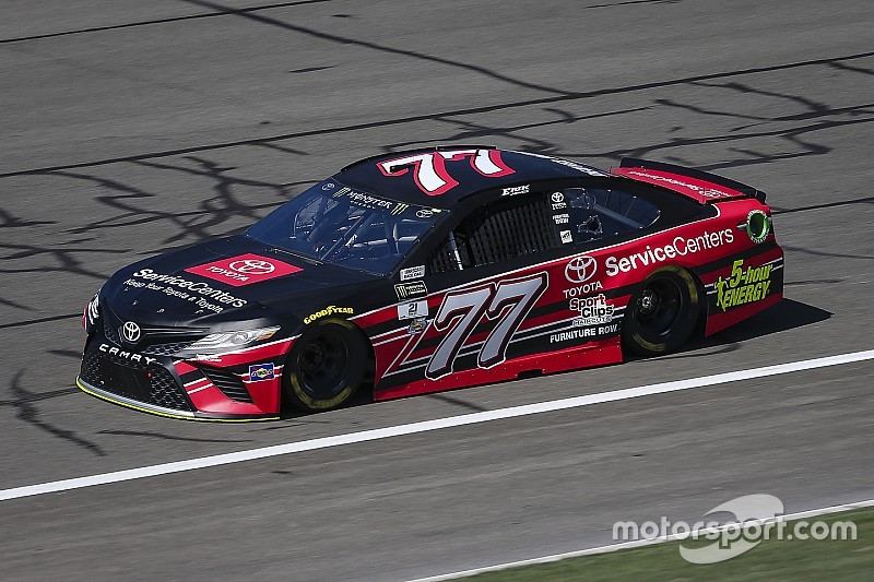 Erik Jones lidera la segunda práctica en Fontana