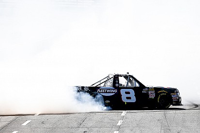 Nemechek segura Benjamin e vence prova da Truck Series