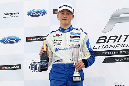 Billy Monger regresó a su casa a tres semanas del accidente