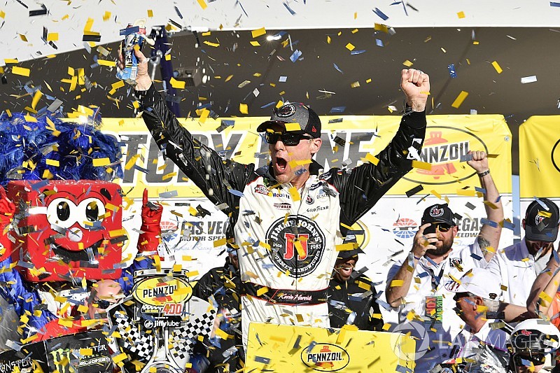 Harvick destrói concorrência e domina prova em Las Vegas