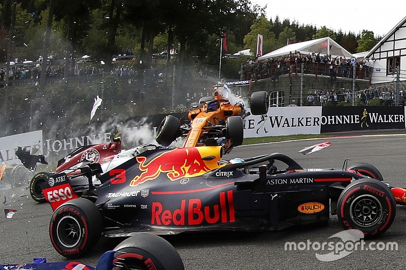 Vettel nyerte a Belga Nagydíjat Hamilton előtt: őrült rajtbaleset Spában