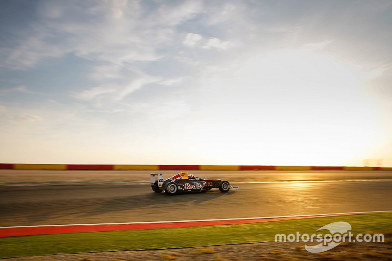 F4 Spanje: Hattrick voor oppermachtige Verschoor in Portimao