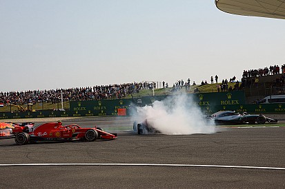 Hamilton spectateur anxieux du duel Verstappen/Vettel