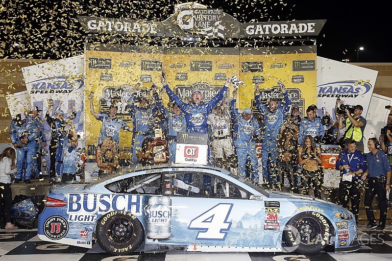 Harvick snags victory from Truex in wild finish at Kansas