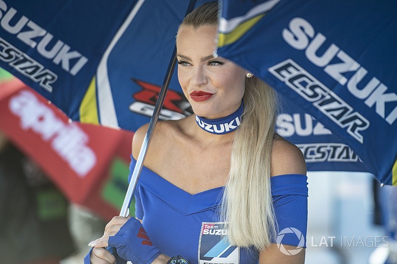 Fotogallery: le bellezze della MotoGP in Austria sfidano quelle del DTM. Chi vincerà?