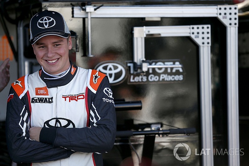Chili Bowl: Bell locked into Saturday's A-Main and