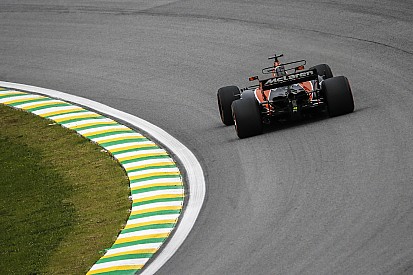 Pilotos da McLaren defendem cancelamento de teste no Brasil
