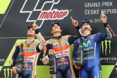 Márquez, de nuevo el más pillo, vuelve a ganar en Brno